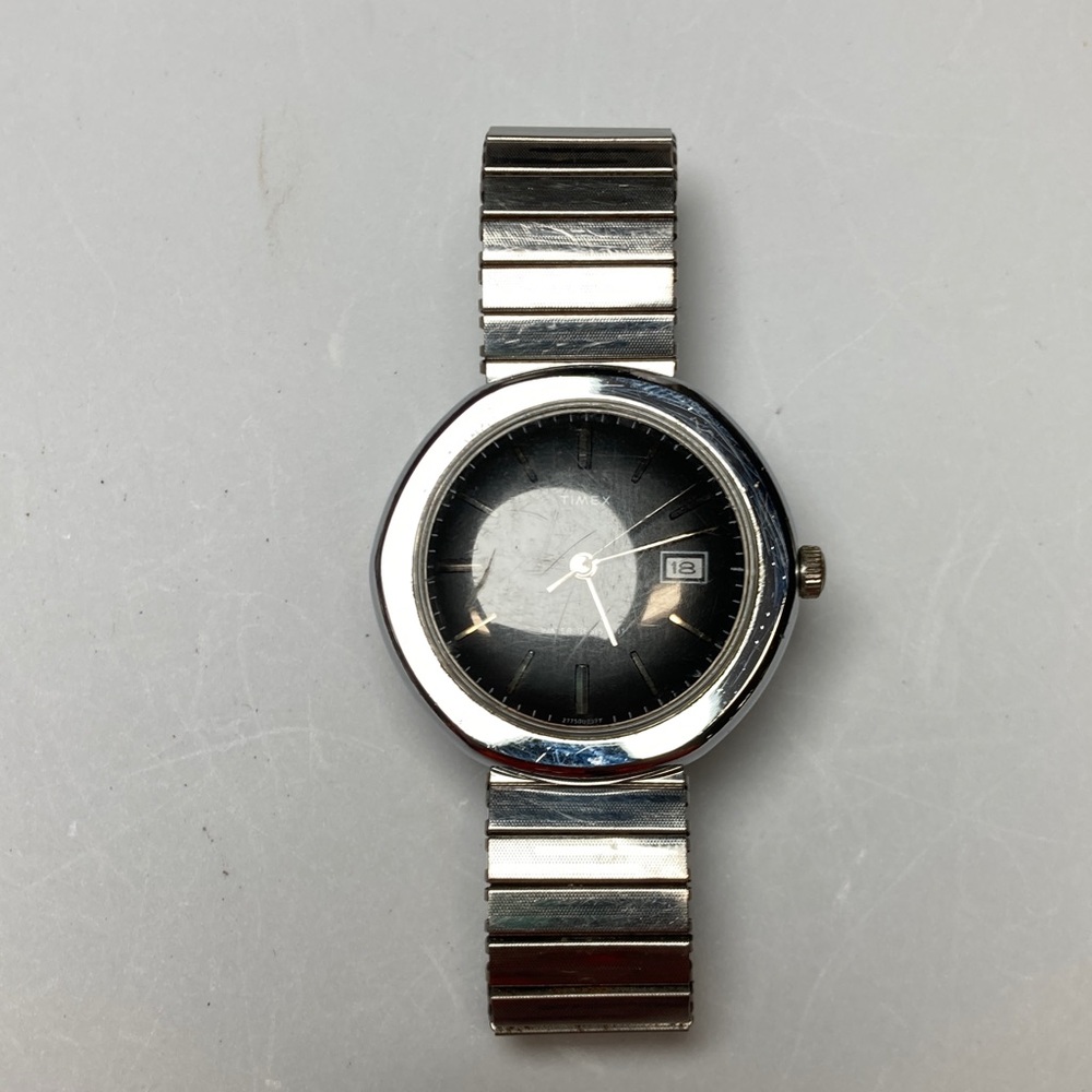 Vintage Timex black dial watch, works, stainless stretch bracelet - Picture 3 of 15